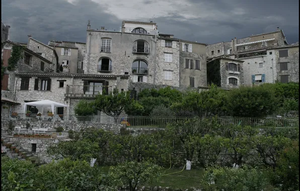 Картинка деревья, город, пасмурно, здания, дома, trees, architecture, building