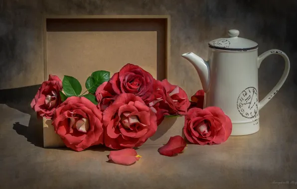Коробка, розы, чайник