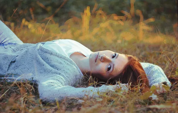 Картинка трава, девушка, милая, лежит