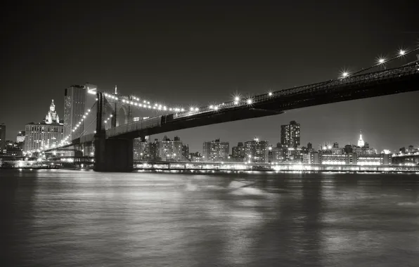 Картинка ночь, город, огни, пролив, Нью-Йорк, освещение, черно-белое, USA