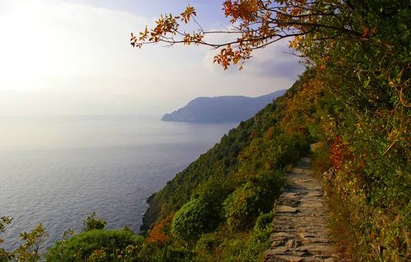 Картинка море, осень, небо, деревья, горы, Италия, дорожка, Чинкве-Терре