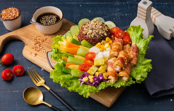 Кукуруза, мясо, овощи, помидор, морковь, соус, огурцы, рулетики