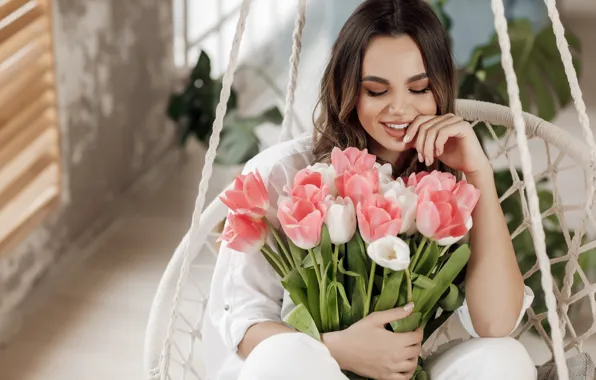 Девушка, радость, цветы, поза, ресницы, улыбка, качели, комната