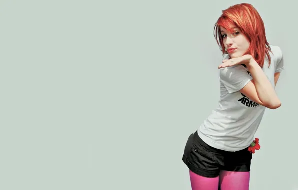 Картинка шорты, певица, рыжая, Hayley Williams