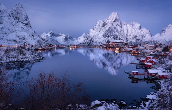 Картинка горы, отражение, деревня, Норвегия, домики, Norway, фьорд, Лофотенские острова