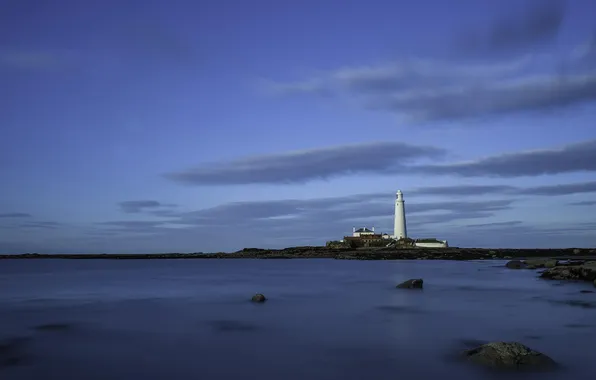 Море, небо, облака, камни, маяк