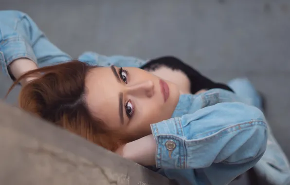 Картинка Girl, Beauty, Eyes, Jeans, Sight