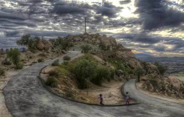 Картинка дорога, небо, облака, дети, холмы, HDR, крест, США