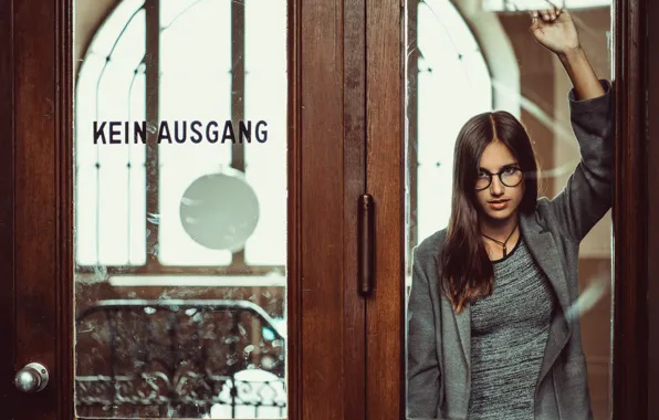 Картинка стекло, девушка, рука, дверь, очки, Anna-Lena Uhlenhaut, Andreas-Joachim Lins
