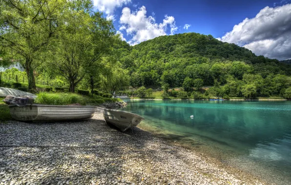 Картинка деревья, озеро, камни, берег, лодки, Словения, Most na Soci