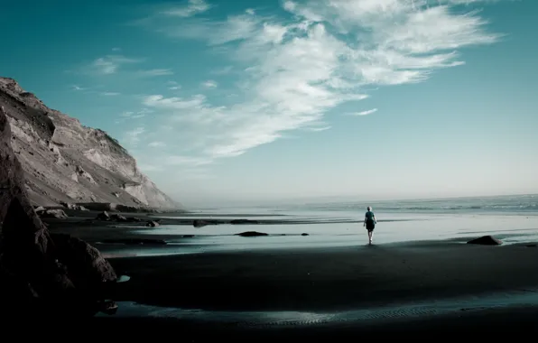Картинка песок, пляж, небо, девушка, облака, одиночество, настроение, океан