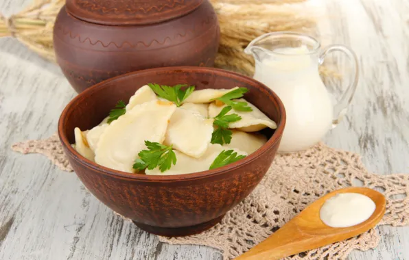 Молоко, сметана, вареники