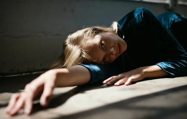 Картинка взгляд, девушка, лицо, лежит