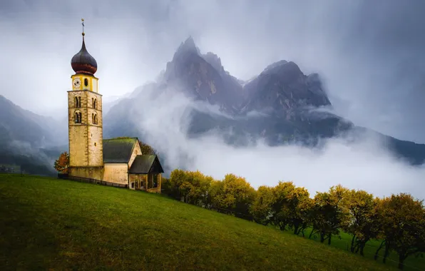 Картинка облака, деревья, пейзаж, горы, природа, туман, склон, Италия