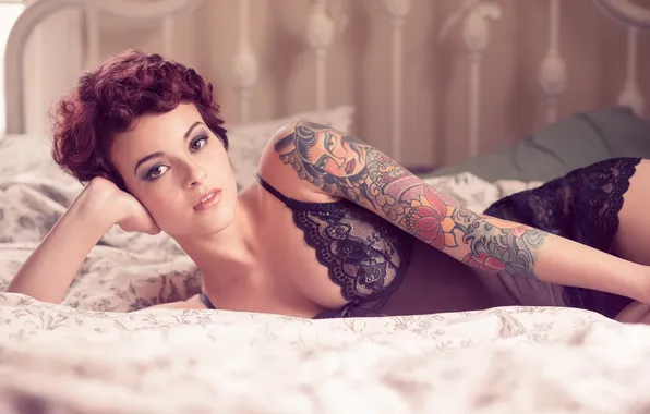 Фон, Model, Kara McGnarley