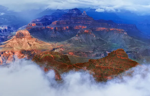 Clouds, rocks, montains