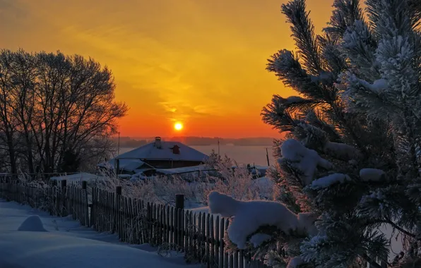Картинка зима, солнце, снег, деревья, закат, дом, забор