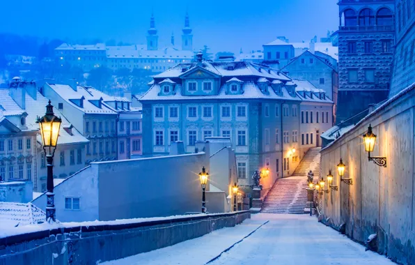 Картинка зима, свет, снег, город, улица, дома, Прага, фонари