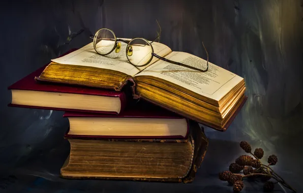 Книги, очки, ольха, A pile of knowledge