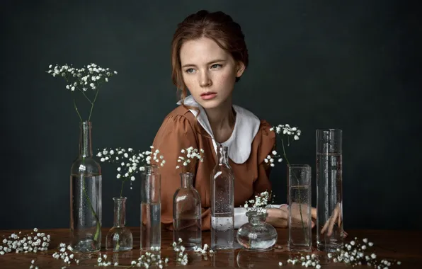 Стекло, вода, девушка, капли, цветы, поза, стол, руки