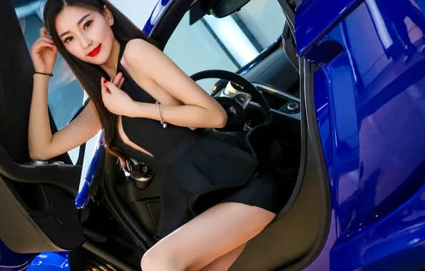 Авто, взгляд, McLaren, Девушки, азиатка, красивая девушка, позирует на пороге машины