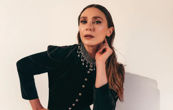 Взгляд, поза, фон, портрет, актриса, шатенка, Elizabeth Olsen, Элизабет Олсен