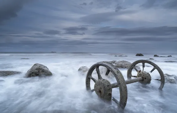 Картинка море, камни, колёса