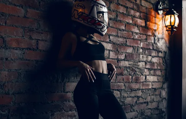 Картинка wall, model, brunette, top, belly, lamp, helmet, pants