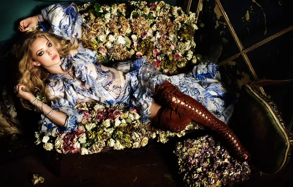 Картинка девушка, цветы, розы, платье, актриса, блондинка, стул, лежит