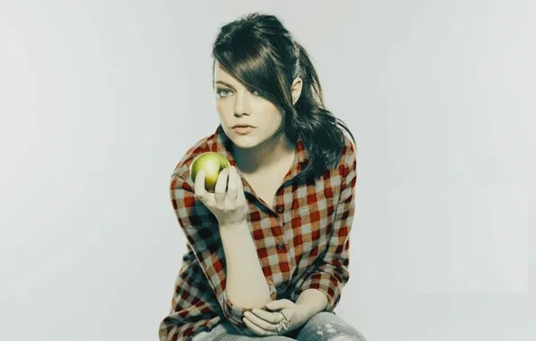 Картинка яблоко, рубашка, emma stone, эмма стоун