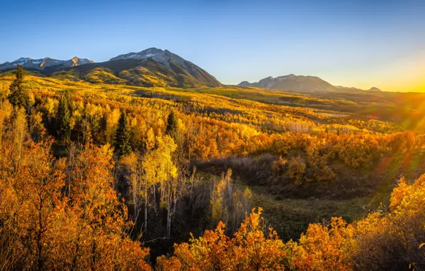 Осень, лес, небо, солнце, горы, вид