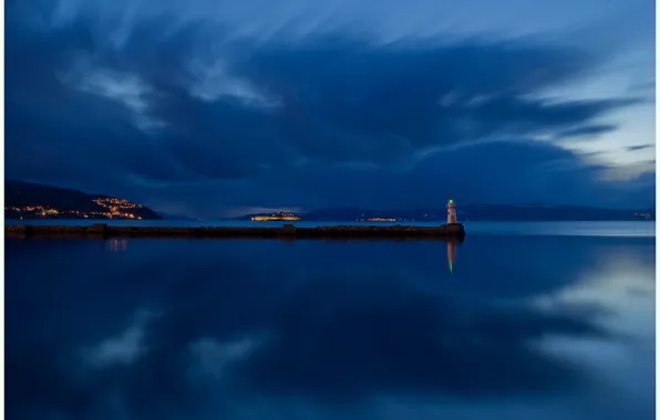 Картинка небо, облака, ночь, отражение, река, берег, маяк, остров