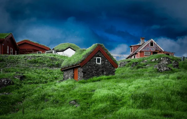 Картинка небо, трава, тучи, дом, камни, склон, Дания, Фарерские острова