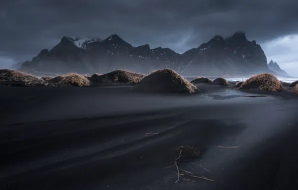 Картинка небо, трава, облака, горы, Исландия, Vestrahorn, Stockksness, чёрный песок