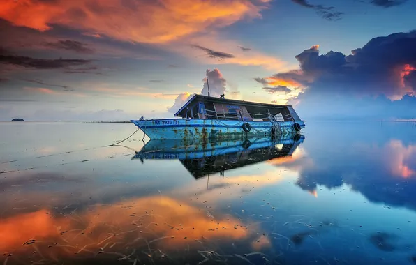 Картинка небо, облака, озеро, отражение, лодка, утро, зеркало, горизонт
