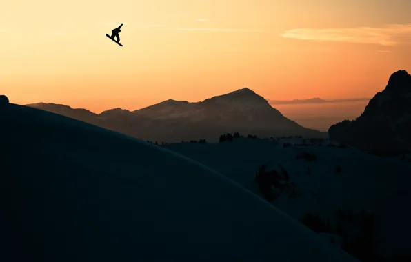 Картинка солнце, закат, горы, прыжок, сноуборд, фрирайд