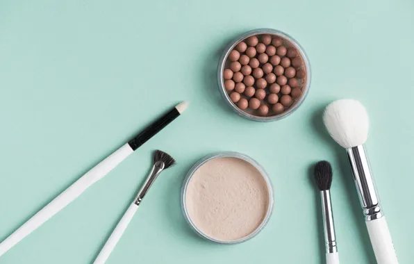 Макияж, кисти, голубой фон, пудра, make up