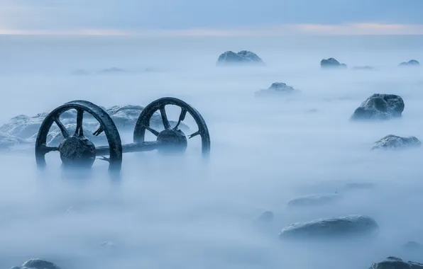 Картинка море, пейзаж, туман, колёса