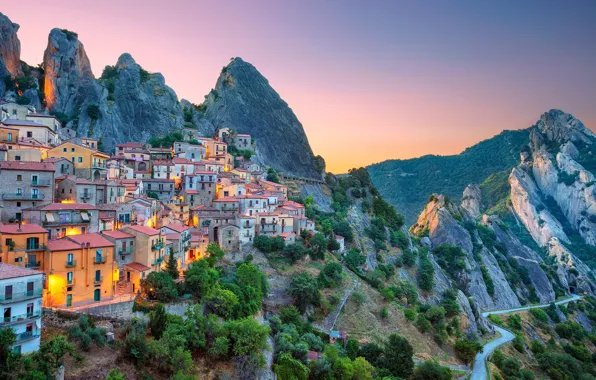Картинка дорога, горы, рассвет, здания, дома, утро, склон, Италия