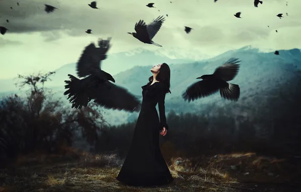 Картинка девушка, облака, горы, волосы, вороны, черное платье, шея