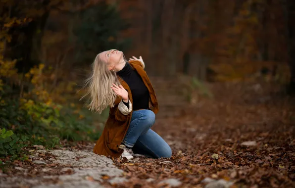 Картинка осень, девушка, лицо, поза, блондинка