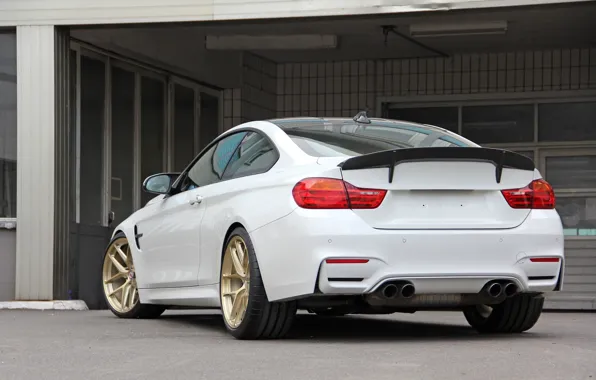 Гараж, суперкар, задок, BMW M4