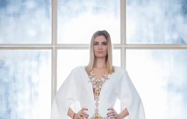 Картинка взгляд, поза, модель, макияж, платье, актриса, Агата Муцениеце, Agata Muceniece