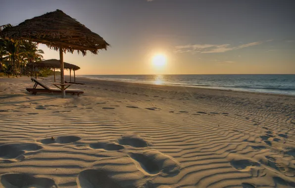 Картинка песок, море, пляж, небо, солнце, закат, зонт, навес