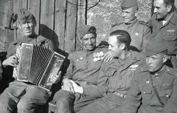 Картинка грусть, улыбка, солдат, Великая Отечественная Война, гармонь
