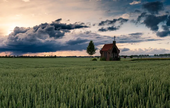 Sunset, goldenhour, Kapel op de Heuvel