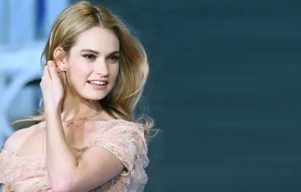 Улыбка, актриса, блондинка, жест, красивая девушка, Lily James, позтив