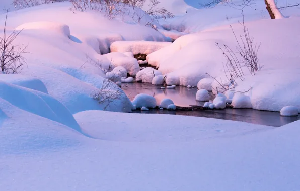 Картинка зима, снег, ручей, сугробы
