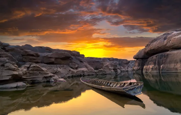 Картинка закат, река, камни, скалы, лодка, Thailand, river, nature