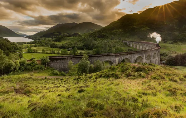 Train, Scotland, Glenfinnan Viaduct